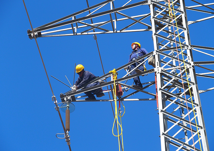 foto noticia ENDESA DUPLICA LOS TRABAJOS DE MANTENIMIENTO DE LA RED DE DISTRIBUCIÓN SIN INTERRUMPIR EL SUMINISTRO.